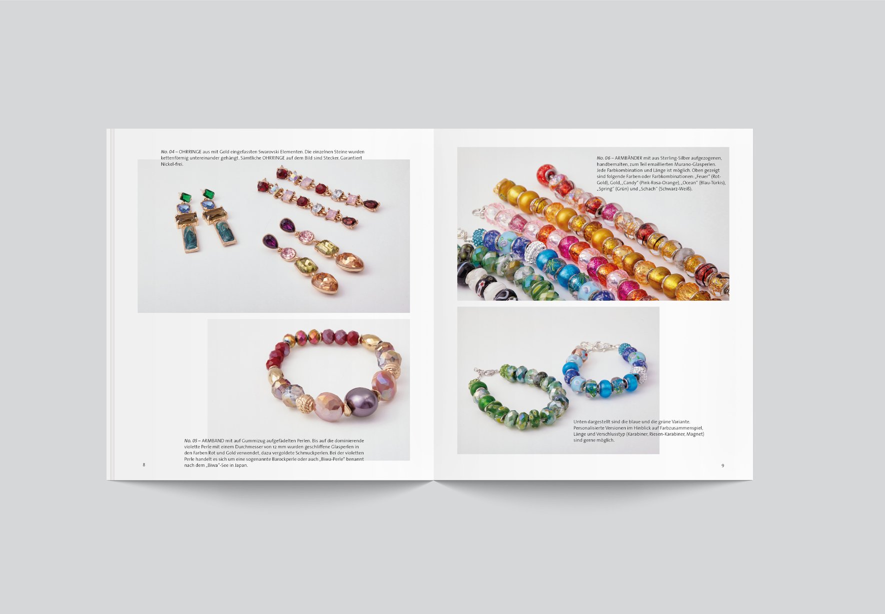 Der aufgeschlagene Katalog von jewellery doctor mit verschiedenen bunten Perlenarmbändern und Perlenohrringen.