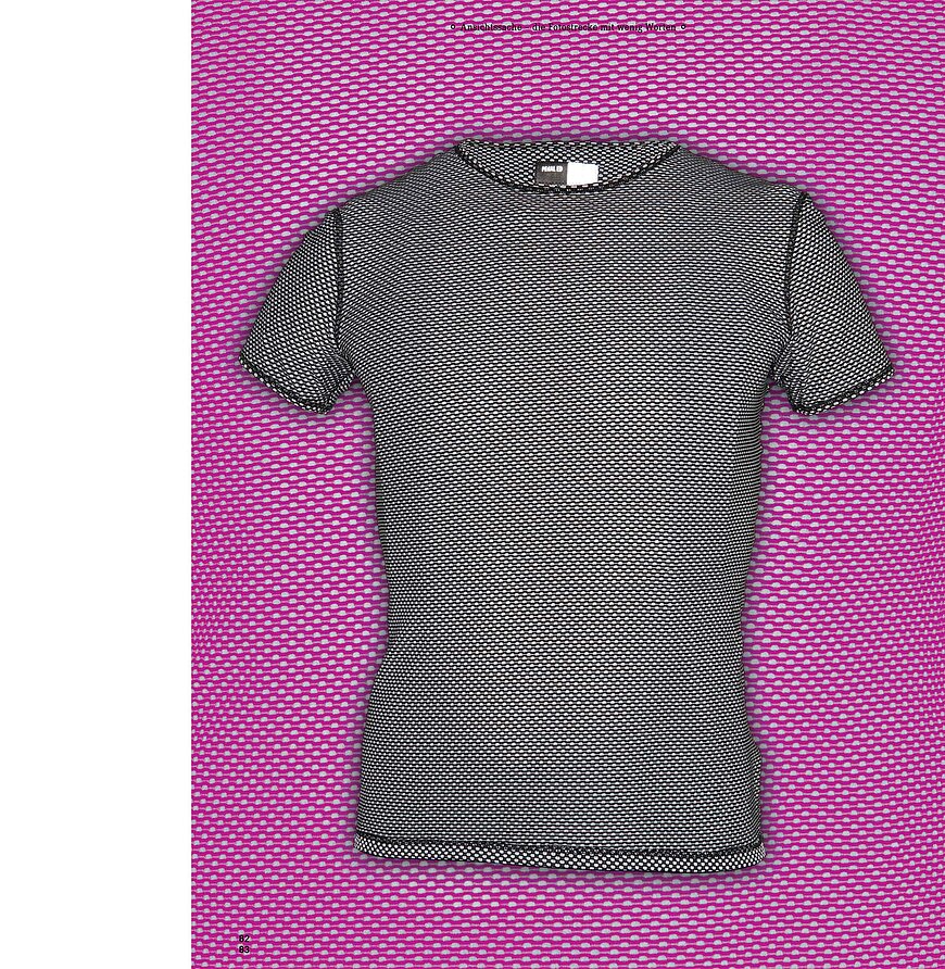 Ein schwarzes Fahrradtrikot auf violettem Hintergrund.