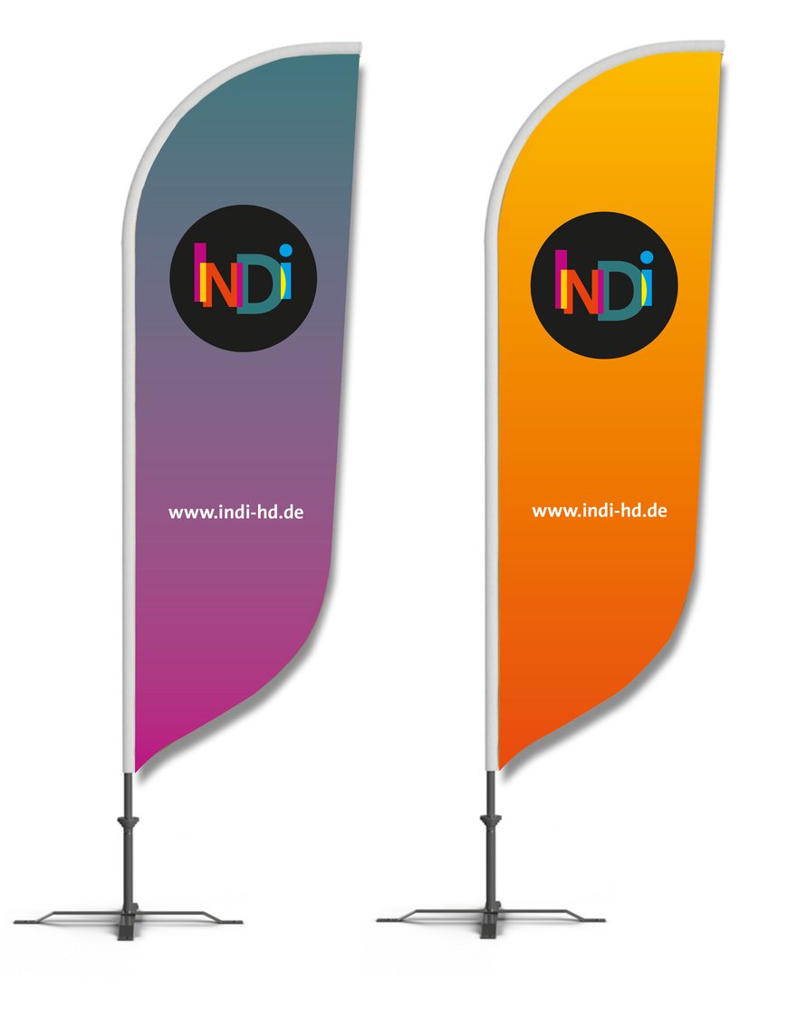 Zwei Banner der Individualhilfe Heidelberg in violett und orange bedruckt mit dem Logo der Individualhilfe Heidelberg.